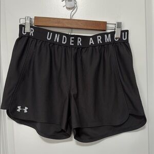 Under Armor Women’s Loose Heat Gear Gray Shorts size medium